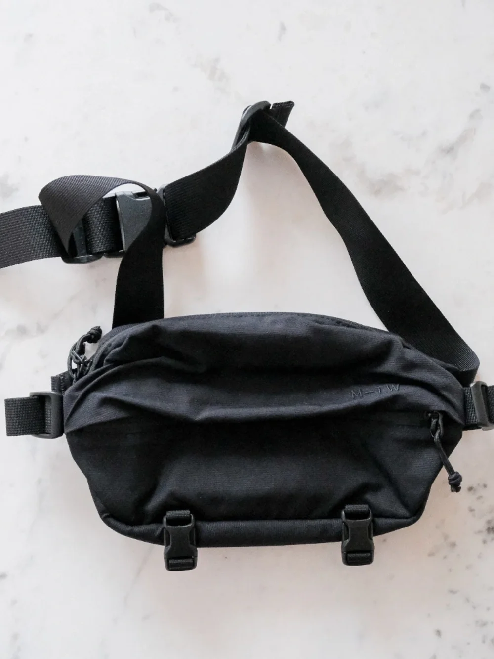 Moment Fanny sling 2L Black